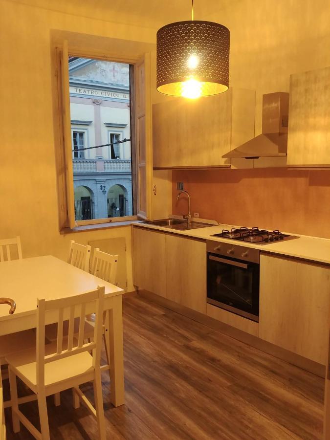 Dolce Eporedia Intero Alloggio Nel Centro Storico Ivrea Bagian luar foto